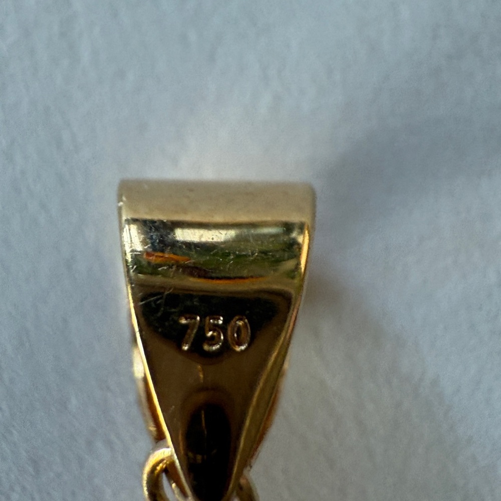 SOLD 🍀 18K Solid Gold Crucifix Pendant - Picture 5 of 6